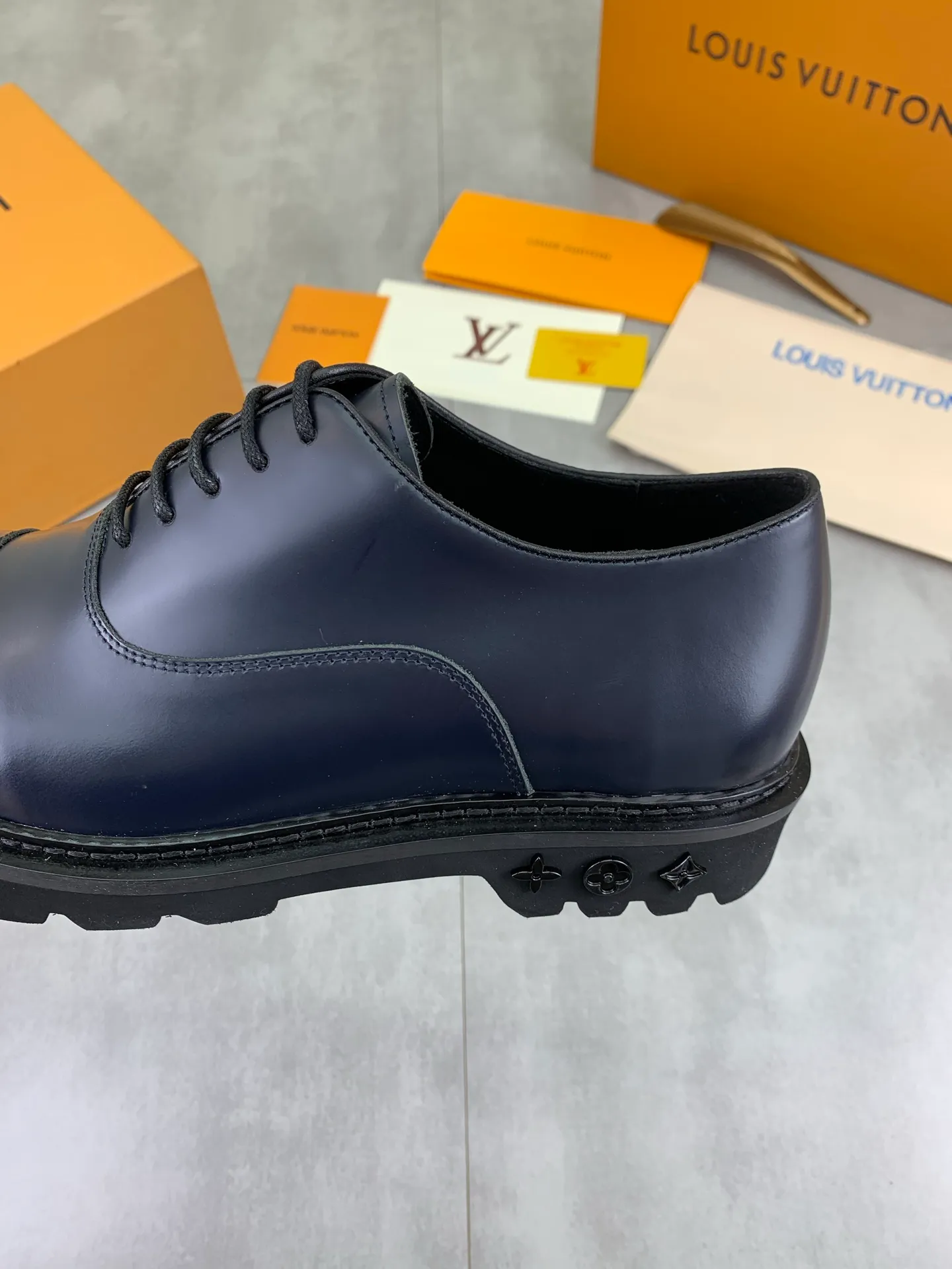 Factory price P820 💎💎💎Top version LOUIS VUITTON [Louis Vuitton] - LV men's business casual leather shoes, luxurious and noble 👞All imported original cowhide, just to create a more comfortable wearing experience, upper: original high-end calfskin➕Imported soft cowhide lining, original lightweight foam outsole✔️Color: 3️⃣colors available Size: 39-44 (38.45 46 can be customized (non-returnable)